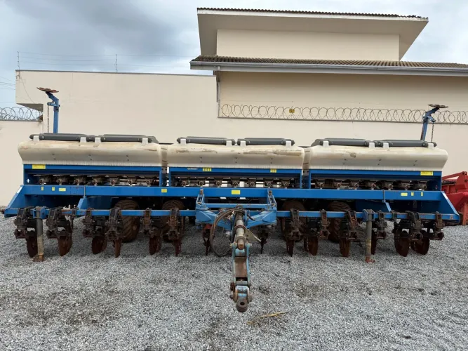 Plantadeira New Holland Semeato 15 Linhas