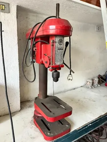 Furadeira de bancada, esmeril e Maquina de solda e Compressor de ar
