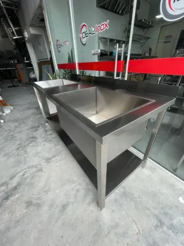 Pia industrial com 2 cubas tipo tanque