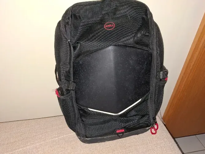 Mochila Dell para notebook gamer com compartimentos internos