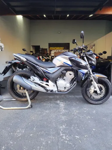 Honda Twister CB 250 F CBS impecável