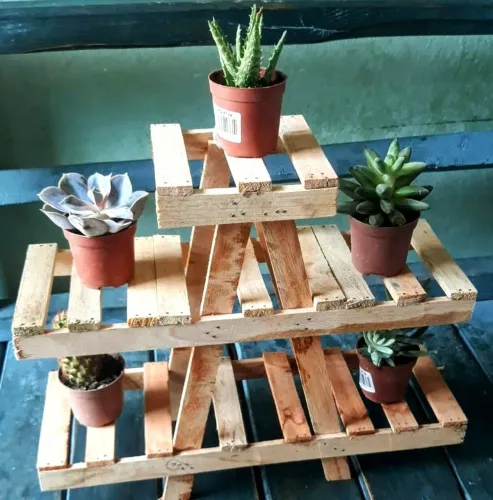 Estante para Plantas em Madeira de Pallet