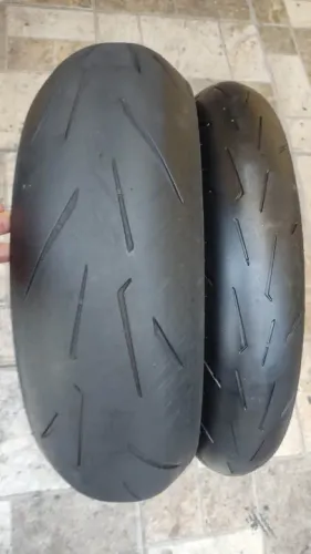 Par pneu usado Pirelli Diablo Rosso4 Corsa 180/55-17 e 120/70-17