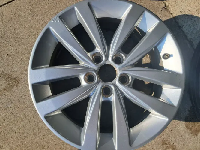 Roda aro 15 Volkswagen Prime Prata originais 5x100 Polo usadas