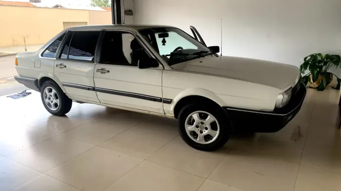 Troco por 1.0 4 portas. Santana 86 AP 1.8 Alcool