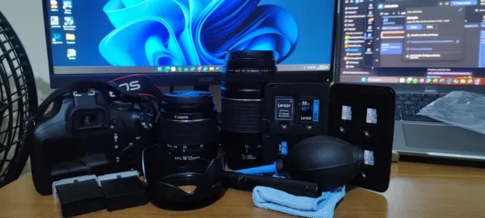 Camera Canon T100 + Lente EFs 18-55MM + Lente EF 75-300MM + Acessórios