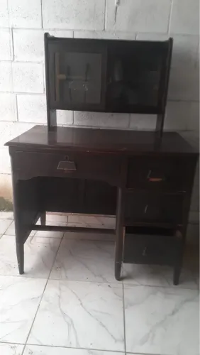 Escrivaninha Clássica com Armário Superior
