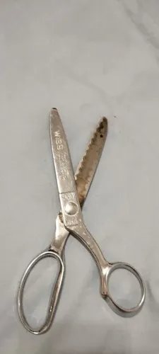 Tesoura de picotar tecidos 