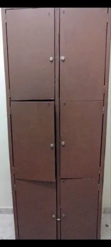 Excelente Armário de Madeira Marrom 6 portas com fechadura