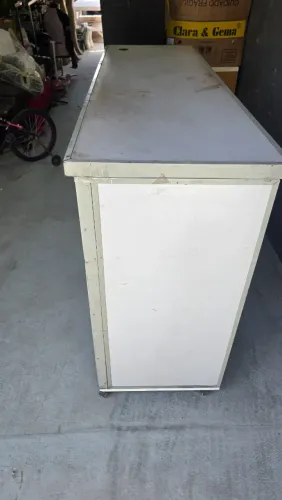 Balcão para loja com rodizio