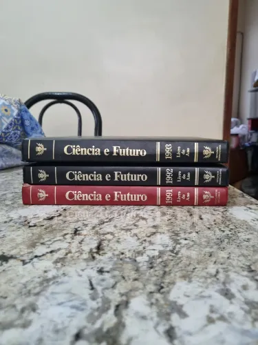 Livros Ciência e Futuro 1991, 1992 e 1993 Livro do Ano<br>Encyclopedia Britannica