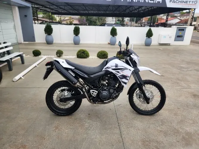 XT 660R com baixíssima km e muito linda na rara cor branca