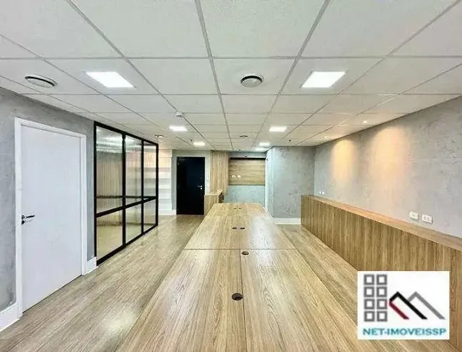COMPRA COM RENDA IMEDIATA. CONJUNTO COMERCIAL (81,50m²), 2 BANHEIRO, MOBILIADO, 2 VAGAS. O