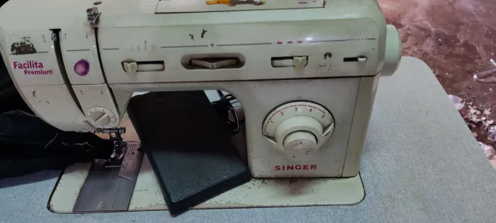 Máquina de costura Singer Facilita Premium