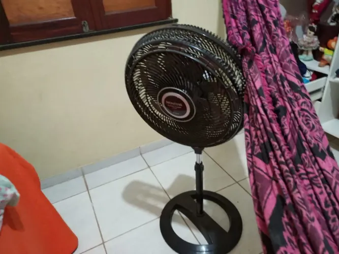 Vendo ventilador semi novo 