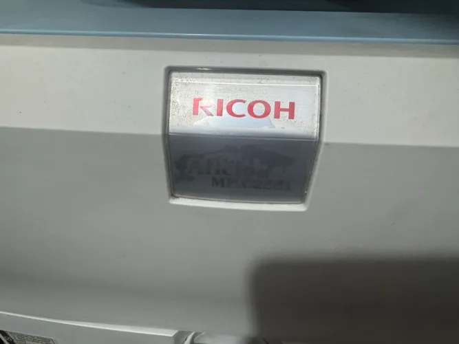 Multifuncional 2551 Ricoh A3 color Laser funcionando 