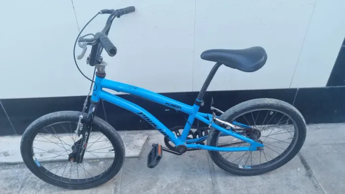 Bicicleta infantil aro 20 semi nova