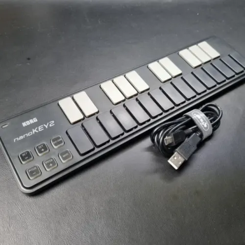 Teclado MIDI Korg nanoKEY2 - USB, 25 Teclas, Compacto e Portátil