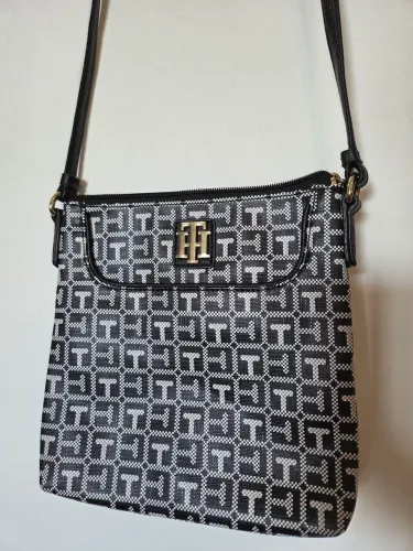 Bolsa Tommy Hilfiger com estampa exclusiva