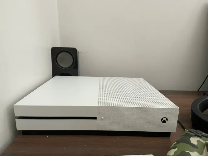 Xbox One S 1TB + Forza Motorsport 7