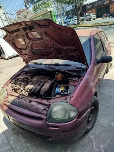 Clio 2001 1.0 16v sucata para retirada de peças