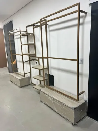 Loja completa sob mediads Industrial com MDF