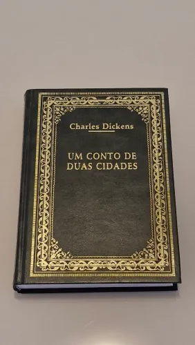 Livro "Um Conto de Duas Cidades" de Charles Dickens - Edição Capa Dura