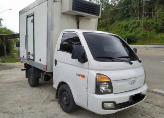 Hr baú refrigerado ano 2013