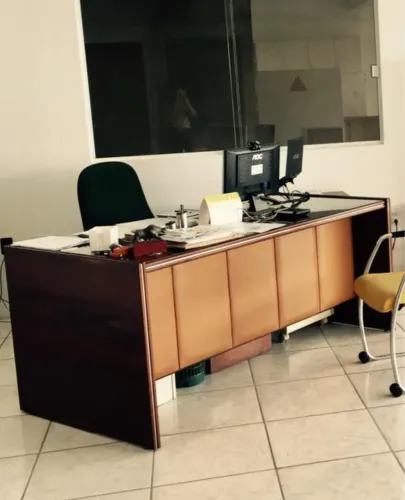 Mesa de Escritório, Escrivaninha Executiva de Madeira com Detalhes em Couro