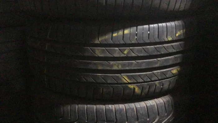 Pneu 245/45/17 continental 90% Vida Util.