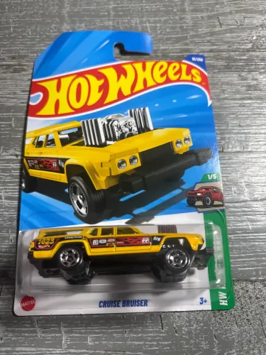 Hot Wheels- Cruise Bruiser Moon Eyes