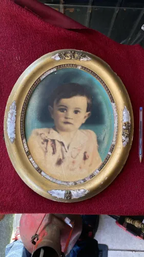 Antigo quadro oval de parede pintado à mão