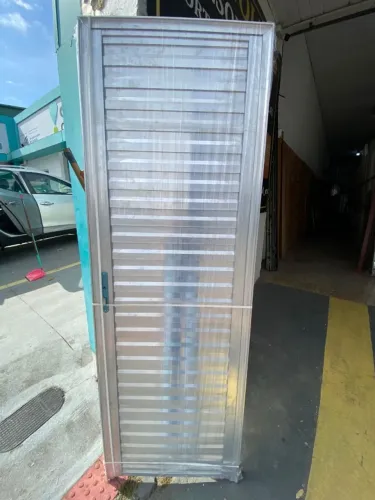 PROMOÇÃO PRA ZERAR O ESTOQUE - PORTA DE ALÚMINIO  2.10X60,70 OU 80 - DIRETO DA FÁBRICA