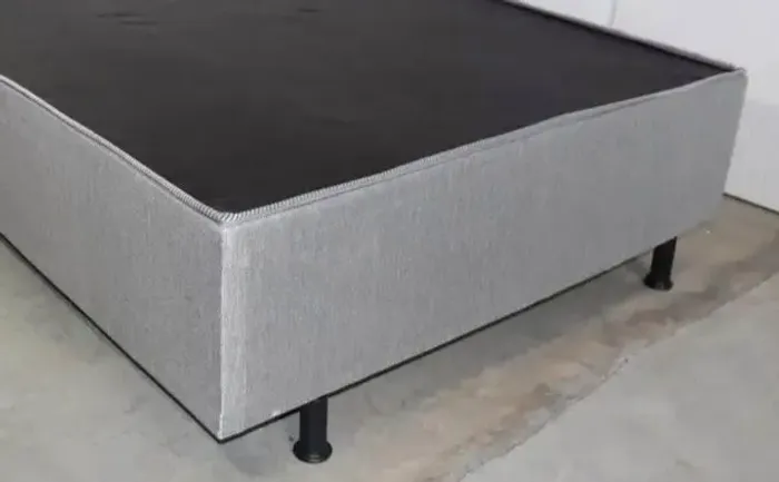 Base Box Cinza com Pés