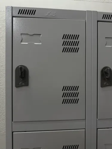 Armário aço guarda volumes 8 portas