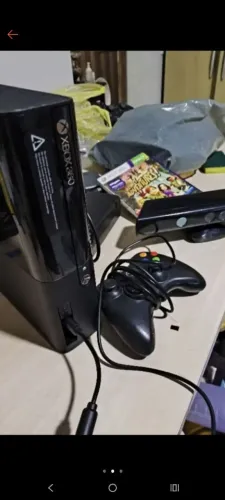 Xbox 360 super slim completo+ sensor kinect+ 1 jogo original 1 controle com fio