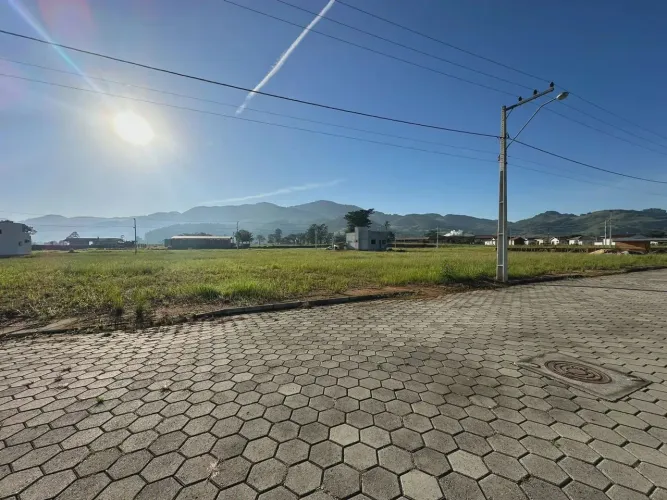 Terreno plano com 362m², parcelamento direto, Gravatal