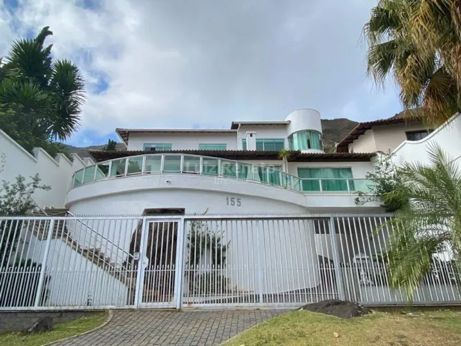 Casa a venda no bairro Mangabeiras
