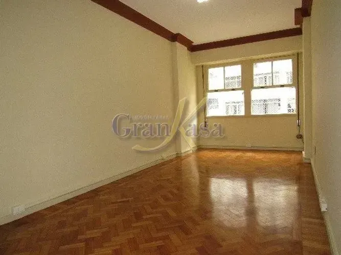 127m² 3 quartos, vaga de garagem.