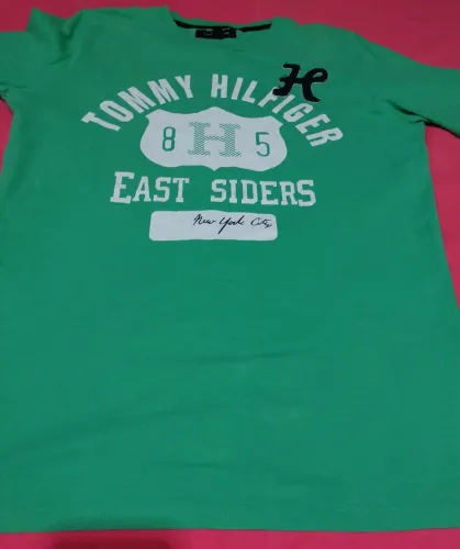 camiseta tommy hilfiger tamanho M<br>seu preç