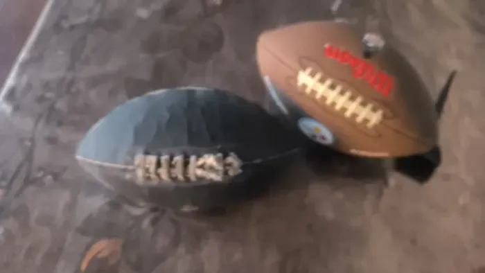 Bola de futebol americano modelo antigo para colecionador