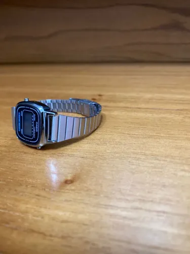Relógio Casio retro primeira linha