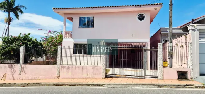 Casa 4 dormitórios com suíte no Estreito, Florianópolis/SC