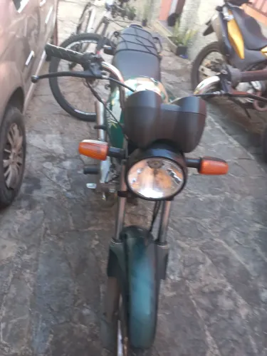 Vende- se moto titan 150 kspedal, em ótimo  estado de conservação,   8,000,   no ponto de 