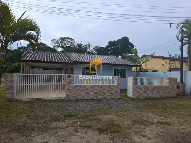 Terreno com 2 casas de esquina em Guaratuba