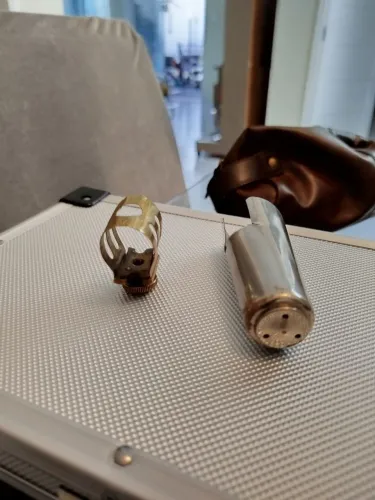 Abraçadeira auto link para sax tenor