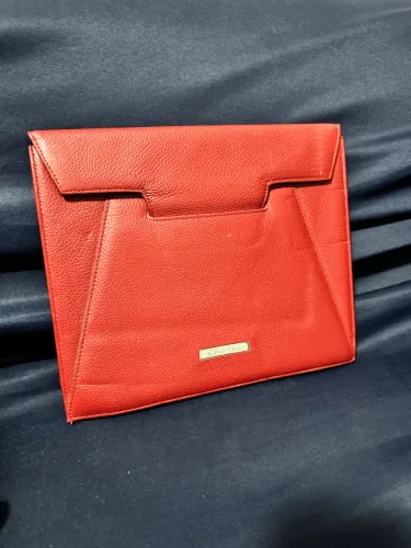 Case/Porta Tablet Calvin Klein Original em Couro - Vermelha/Coral
