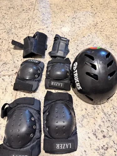Patins - equipamentos de proteção.