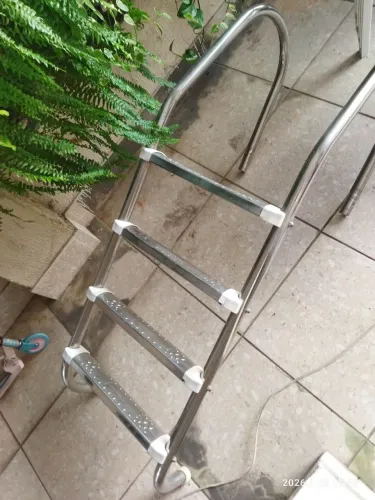 Escada de inox de 4 degraus para piscina 