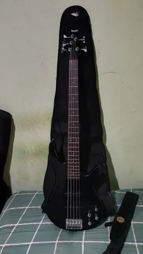 baixo Ibanez gio 5 cordas
